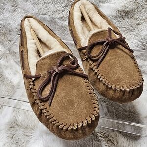 NIB UGG Womens W Dakota Chestnut Slipper Moccasins size 5.